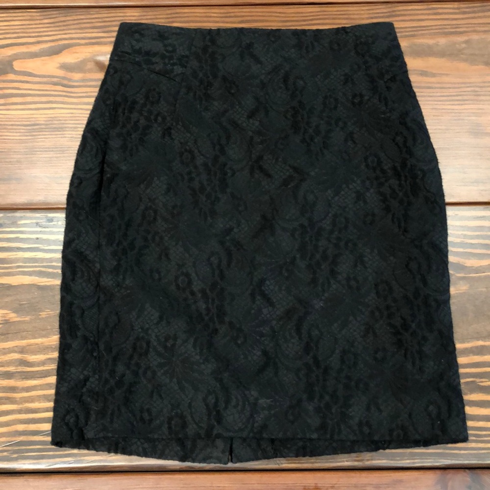 Ann Taylor Lace Patterned Pencil Skirt